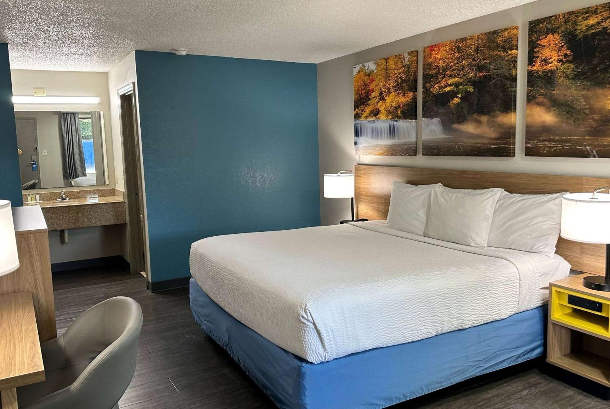 Days Inn By Wyndham Columbia Ne Fort Jackson Eksteriør bilde