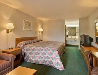 Days Inn By Wyndham Columbia Ne Fort Jackson Rom bilde