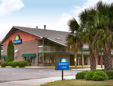 Days Inn By Wyndham Columbia Ne Fort Jackson Eksteriør bilde